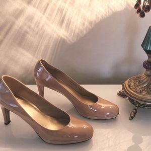 Stuart Weitzman Tan/Neutral Patent Heels. Size 10.5